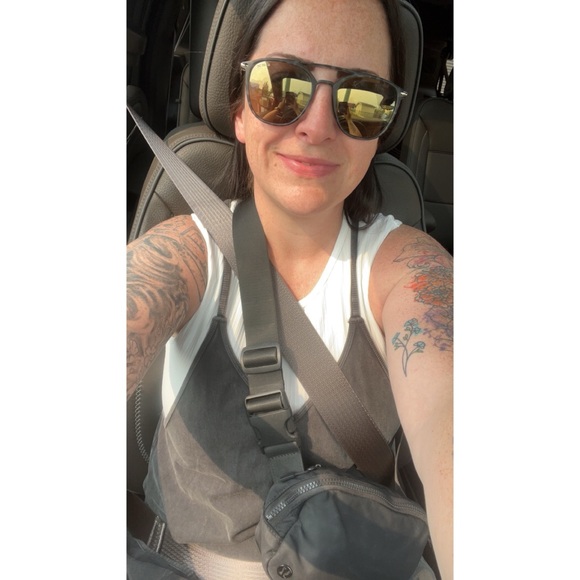 Meet your Posher, Erica - Picture 2 of 2